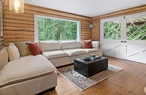 Bellingham Maison | Luxury & Nature's Haven: Architectural Symphony Amidst Serene Bellingham Vistas
