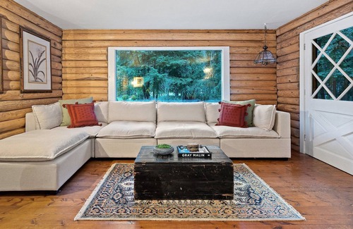 Bellingham Maison | Luxury & Nature's Haven: Architectural Symphony Amidst Serene Bellingham Vistas