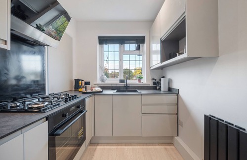 Finchley Church End Appartement | Luxury New 2 Bedroom Apartment in Mill Hill, 3 minutes walk to the station!