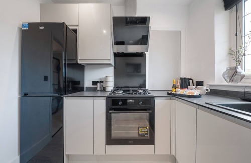 Finchley Church End Appartement | Luxury New 2 Bedroom Apartment in Mill Hill, 3 minutes walk to the station!