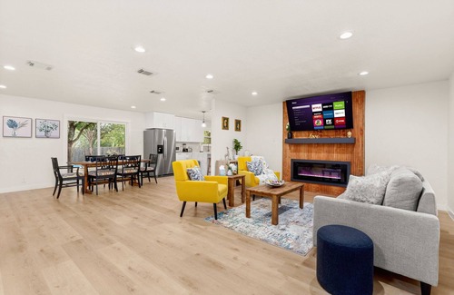 Oakwell Farms Maison | Luxury Newly Renovated Home w/Private Pool+Fire Pit+BBQ Near Downtown&Airport