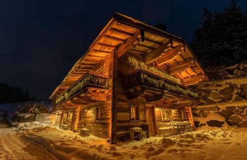 Scheffau am Wilden Kaiser Villa | Luxury old wood mountain chalet in a sunny secluded location with gym, sauna & whirlpool