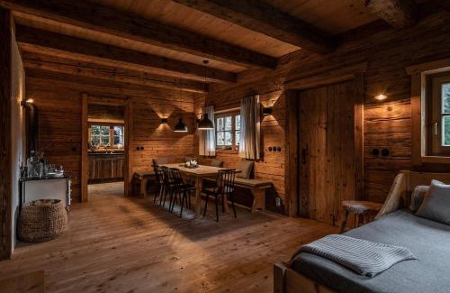 Scheffau am Wilden Kaiser Villa | Luxury old wood mountain chalet in a sunny secluded location with gym, sauna & whirlpool
