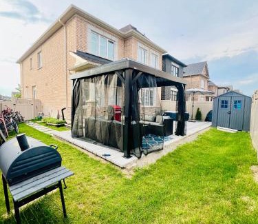 Oakville Maison | Luxury Oakville Home, Hot Tub, Fireplace, New Home