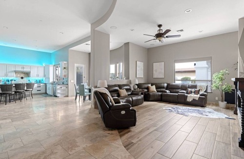 Phoenix Maison | Luxury Oasis with Entertainment & Amazing Backyard