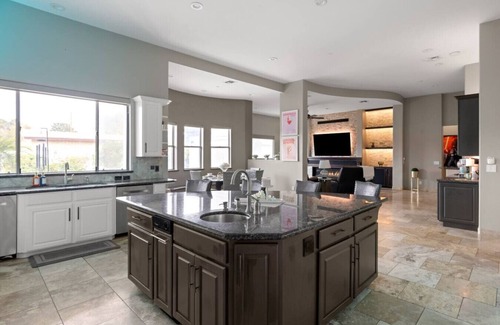 Phoenix Maison | Luxury Oasis with Entertainment & Amazing Backyard