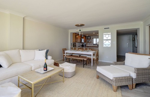 Wrightsville Beach Copropriété | Luxury Oceanfront Couples Retreat- Station 1 Top Floor, Newly Renovated