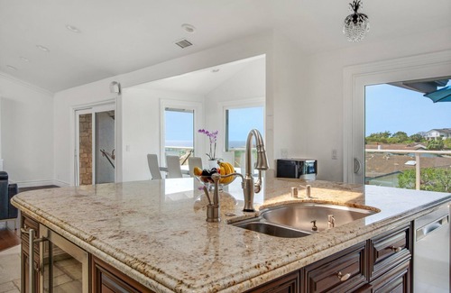 Corona del Mar Maison | Luxury Ocean View Summer Retreat. Gated Community Multiple Pools & Tennis Courts