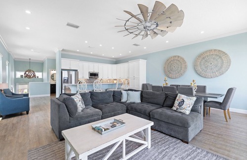 New Smyrna Beach Maison | Luxury Oceanfront Pool Home! Ideal for large family vacations!