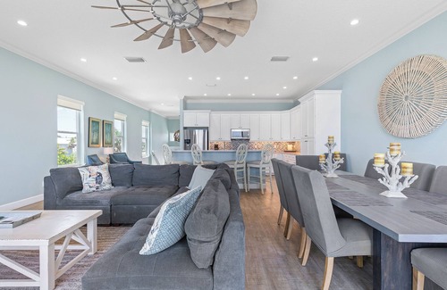 New Smyrna Beach Maison | Luxury Oceanfront Pool Home! Ideal for large family vacations!
