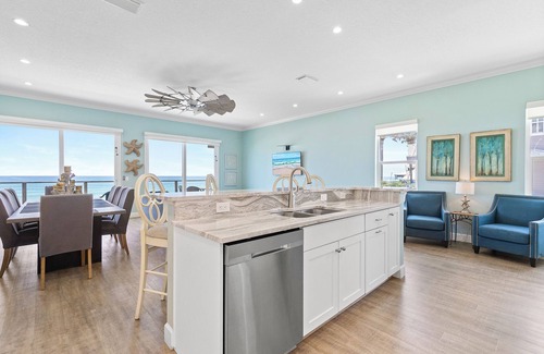 New Smyrna Beach Maison | Luxury Oceanfront Pool Home! Ideal for large family vacations!