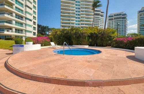 Marina Vallarta Appartement | Luxury Oceanfront 4BR Condo - Pool - Ocean View