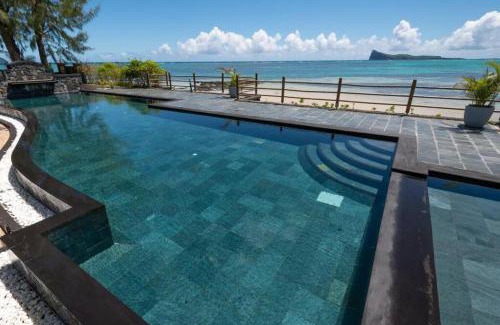 Bain Boeuf Appartement | Luxury Oceanfront Apt with Private Pool - 3BR