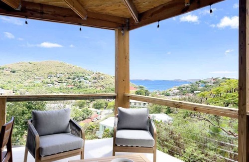 Estate Enighed Maison | Luxury Oceanview Villa | Walk to Beach & Dining