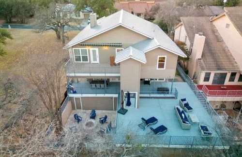 Horseshoe Bay Maison | Luxury on Lake LBJ with Hot Tub Firepit & Boat Slip
