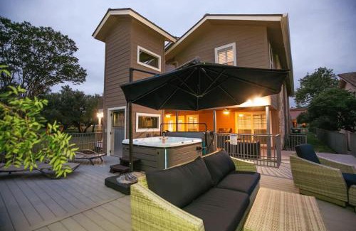 Horseshoe Bay Maison | Luxury on Lake LBJ with Hot Tub Firepit & Boat Slip