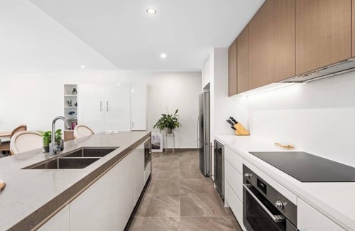 Caves Beach Appartement | Luxury, over-sized private unit, by the beach. Pet friendly!