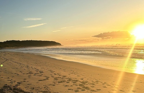 Caves Beach Appartement | Luxury, over-sized private unit, by the beach. Pet friendly!