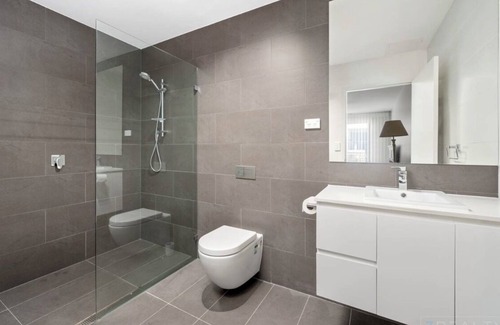 Caves Beach Appartement | Luxury, over-sized private unit, by the beach. Pet friendly!
