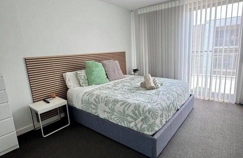 Caves Beach Appartement | Luxury, over-sized private unit, by the beach. Pet friendly!