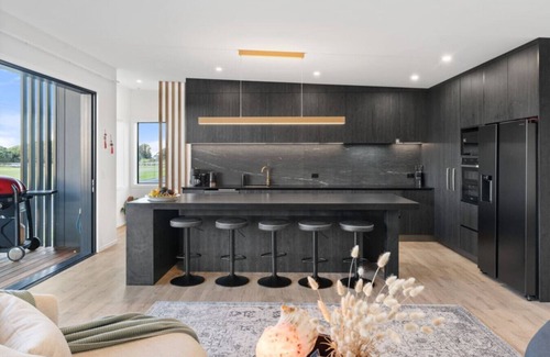 Papamoa Beach Maison | Luxury Papamoa Beach | Pool | Spa | Pet Friendly