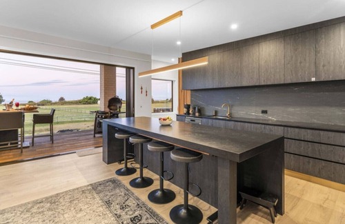 Papamoa Beach Maison | Luxury Papamoa Beach | Pool | Spa | Pet Friendly