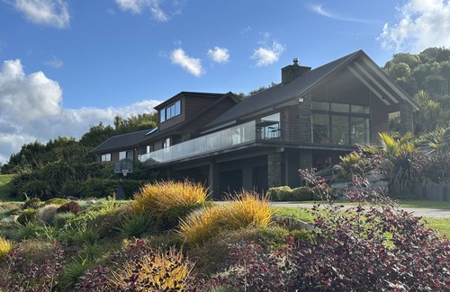 Papamoa Maison | Luxury Papamoa escape, heated pool, amazing views, a family paradise!