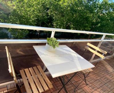 Croulebarbe Appartement | luxury Paris La Vie En Rose jacuzzi terrasse Parking