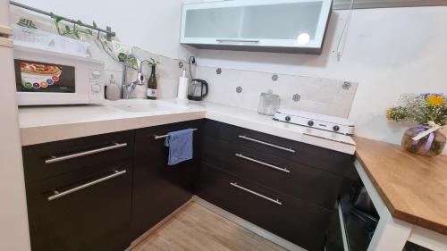 Rehovot Appartement | Luxury peaceful, free parking with security room Mamad