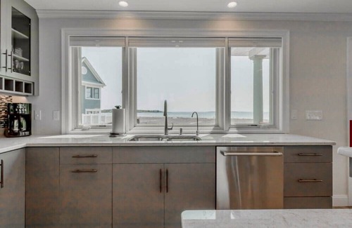 Pine Point Copropriété | Luxury Penthouse Condo only steps away from Pine Point Beach