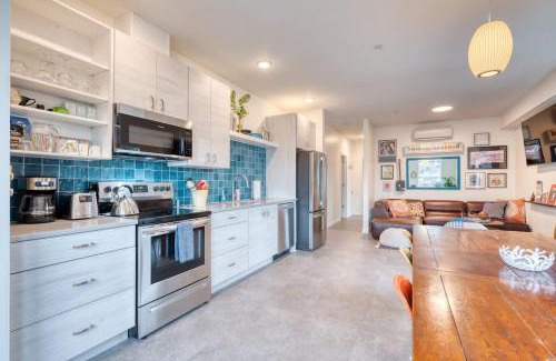 Hosford-Abernethy Maison | Luxury Penthouse - Rooftop Deck - 3BR - AC