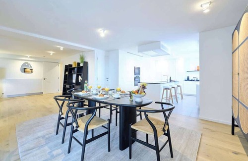 Etterbeek Appartement | Luxury Penthouse with Panoramic Views Downtown 3BR
