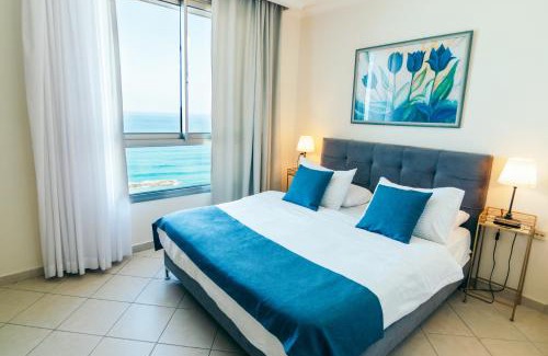 Haifa Appartement | Luxury Penthouses with Jacuzzi for 8 people on the beach by Almog Beach Haifa Apartments