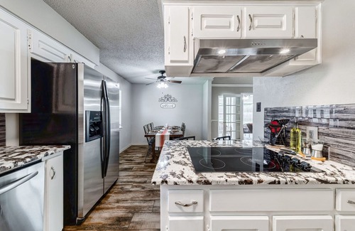 North Richland Hills Maison | Luxury Poolside Retreat in DFW