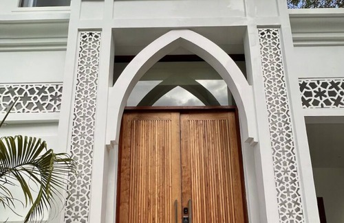 Si Sunthon Villa | Luxury Pool Villa with Maid - 5 minutes from Boat Avenue