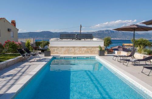 Slatine Villa | Luxury Poolside Villa