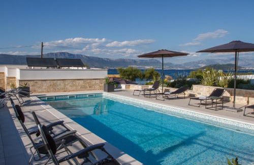 Slatine Villa | Luxury Poolside Villa