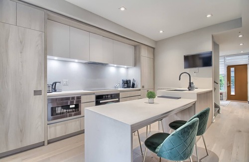 Bloor-Yorkville Maison | Luxury prime property in central downtown Toronto