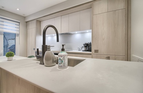 Bloor-Yorkville Maison | Luxury prime property in central downtown Toronto