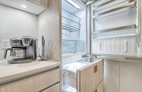 Bloor-Yorkville Maison | Luxury prime property in central downtown Toronto
