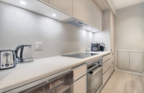 Bloor-Yorkville Maison | Luxury prime property in central downtown Toronto