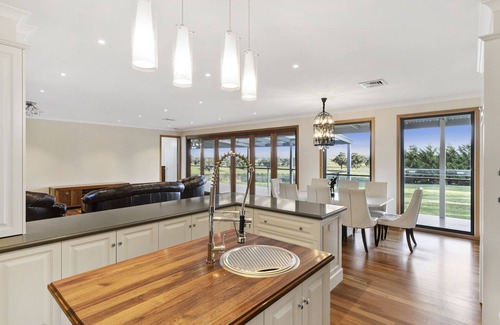 Elaine Maison | Luxury Private Estate