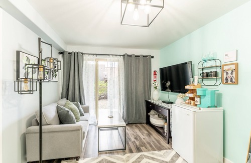 Okanagan-Similkameen Maison | Luxury, Private Home with Pool & Hot Tub, near Golf Course and Beach!