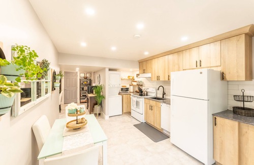 Okanagan-Similkameen Maison | Luxury, Private Home with Pool & Hot Tub, near Golf Course and Beach!
