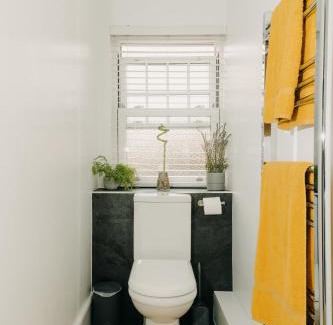 Caldicot Appartement | Luxury Private Suite-Parking, Courtyard & Wi-Fi