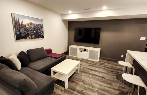 Victoria Village Appartement | Luxury Private Suite with own entrance, private bath