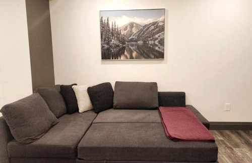Victoria Village Appartement | Luxury Private Suite with own entrance, private bath