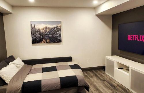 Victoria Village Appartement | Luxury Private Suite with own entrance, private bath