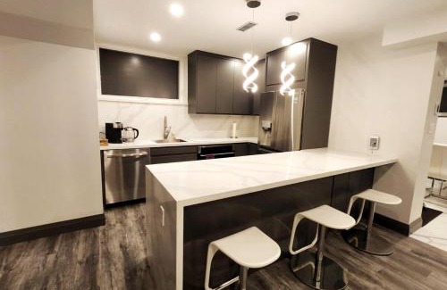 Victoria Village Appartement | Luxury Private Suite with own entrance, private bath