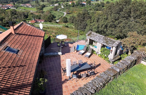 Covelo Villa | Superbe villa avec piscine dans un hameau rural mis en place dans les collines au-dessus de Vigo
